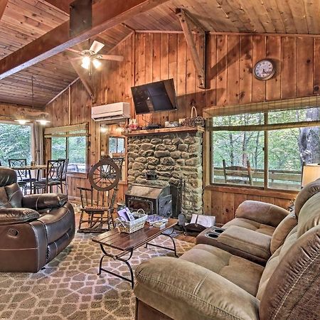 Secluded Stanardsville Cabin With 10 Acres And Hot Tub ภายนอก รูปภาพ