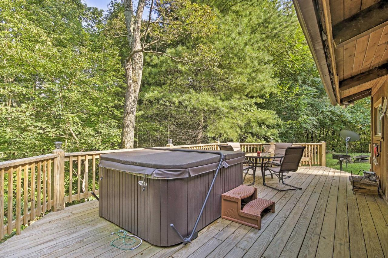 Secluded Stanardsville Cabin With 10 Acres And Hot Tub ภายนอก รูปภาพ