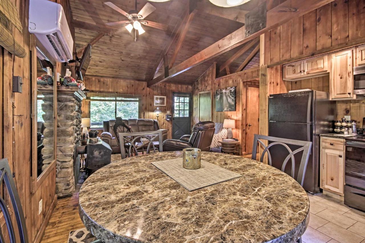 Secluded Stanardsville Cabin With 10 Acres And Hot Tub ภายนอก รูปภาพ